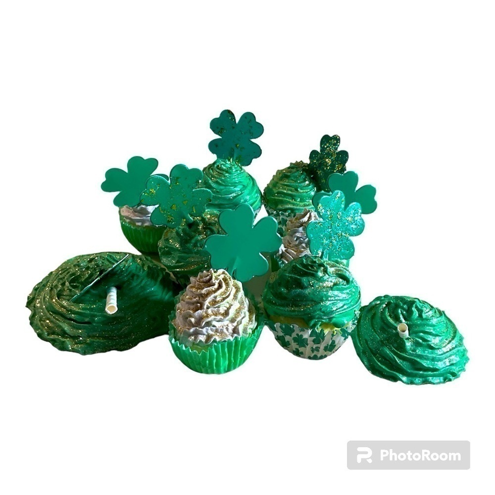 St Patrick’s Day Cup cakes holiday decor